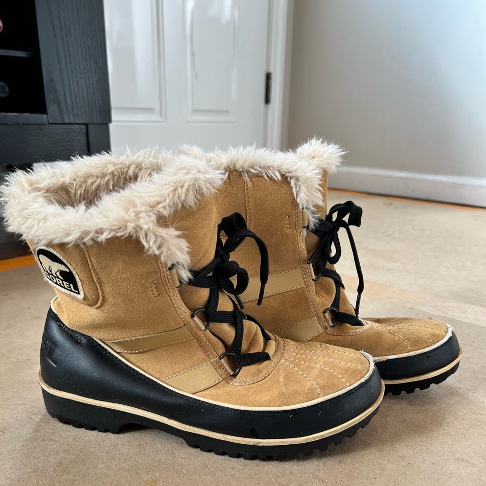Sorel Women's Black and Tan Winter Boots